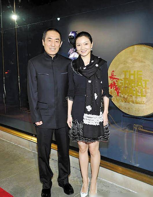 张艺谋|张艺谋夫妇同框 陈婷穿粉裙美得像“公主”差31岁的爱情佳话