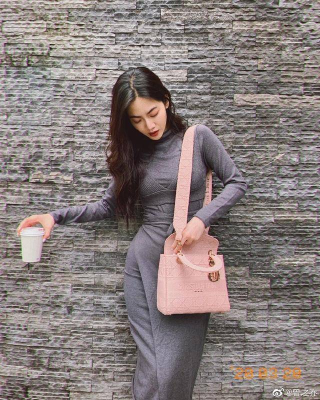 曲线|辰亦儒老婆曾之乔婚后幸福，31岁二次发育，针织裙掩不住美胸翘臀