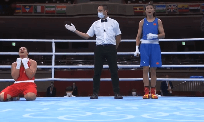 裁判引争议!谷红饮恨丢冠失金,对手摘金却痛哭出声