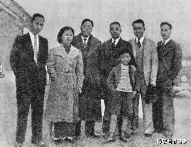 1949年杨虎城遗体被发现,身旁是爱妻骨灰盒,残酷真相被特务揭露