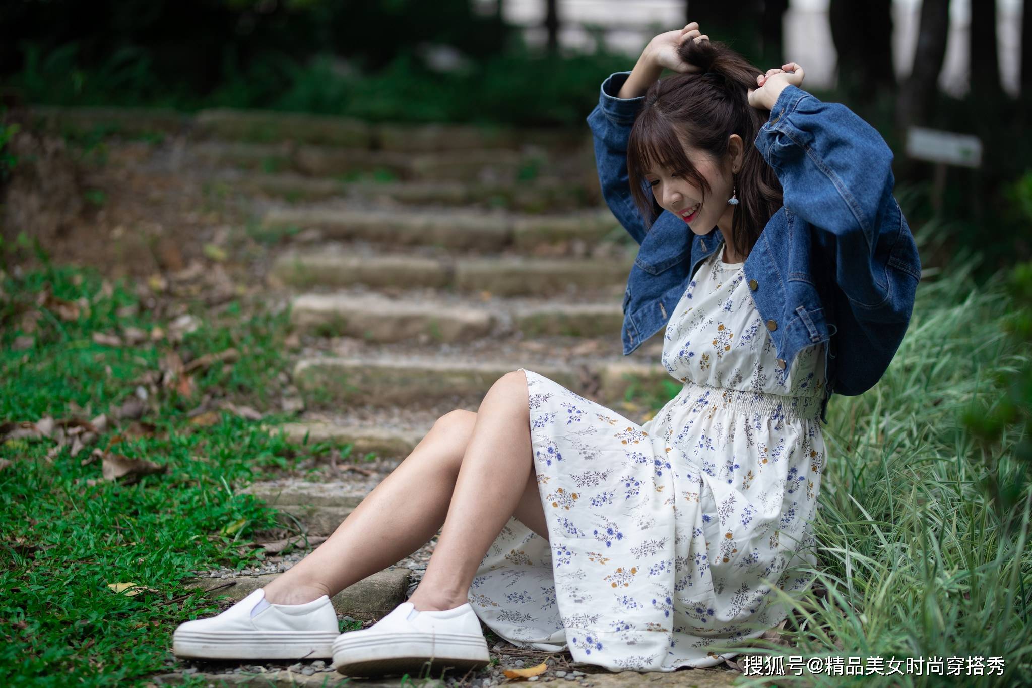 季节|清凉舒适的碎花连衣裙简约时尚，打造出优雅造型，尽显女性魅力