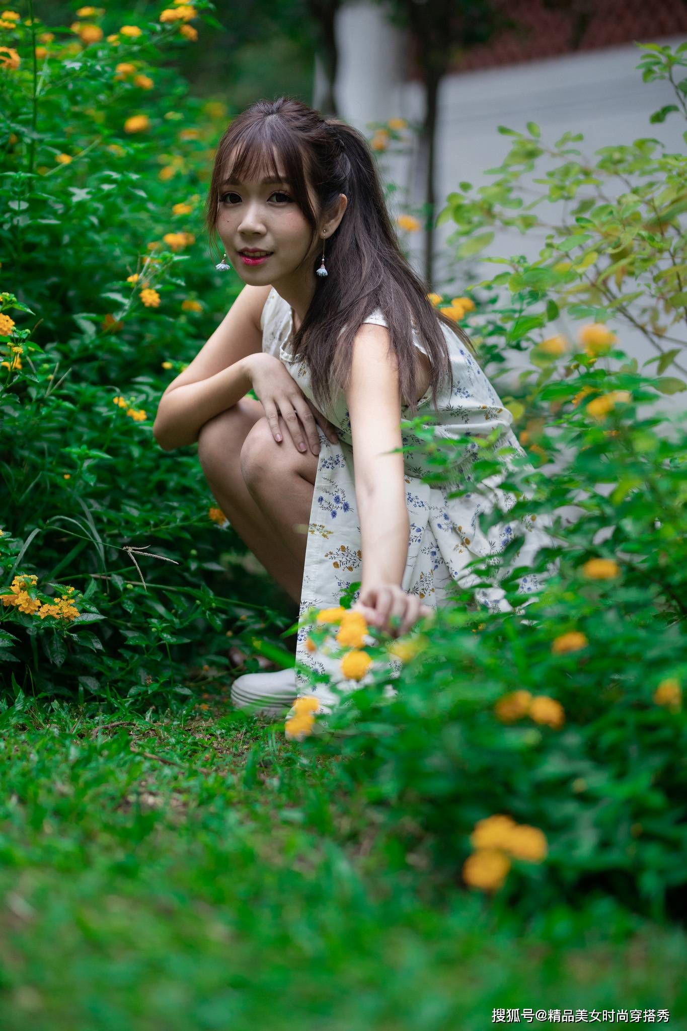 季节|清凉舒适的碎花连衣裙简约时尚，打造出优雅造型，尽显女性魅力