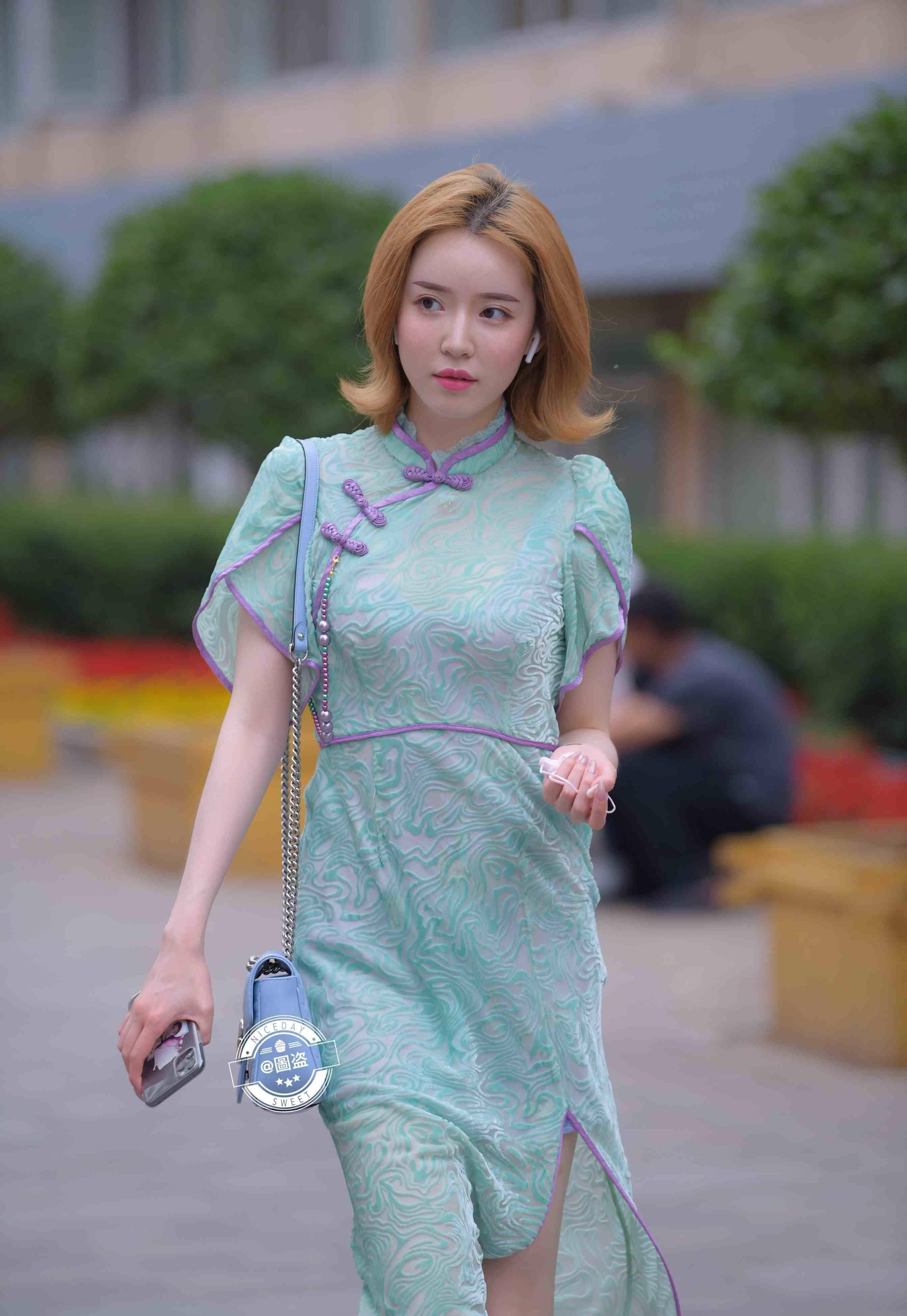 条纹|时髦百搭的连衣裙穿搭上身很自然，衬托修长的美腿，新颖时尚