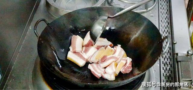 做法|猪肉最近大降价,大厨教你简单的做法,吃起来比红烧肉还解馋