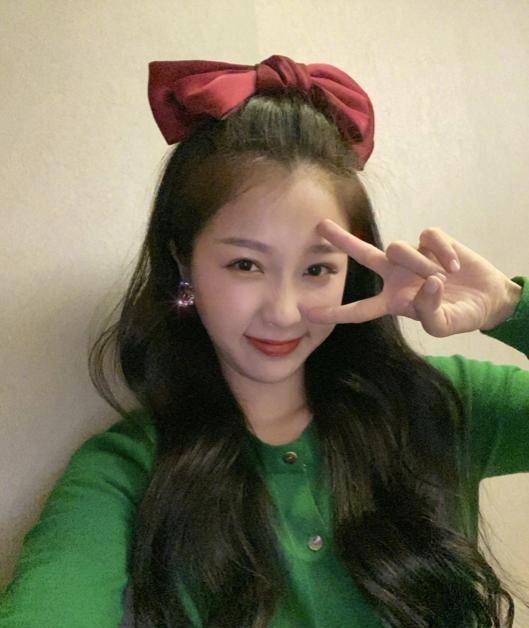 鞋子|富婆虞书欣的宝藏衣品,一个造型都是几万起步,我只买得起这红裙