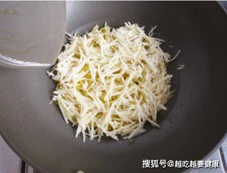 人体|原来土豆饼如此简单，不和面不油炸，10分钟搞定早餐，比灌饼还香