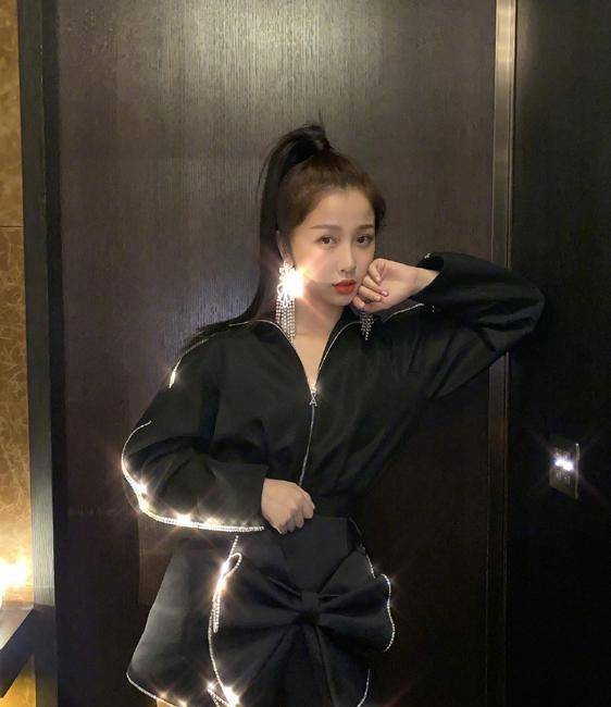 鞋子|富婆虞书欣的宝藏衣品,一个造型都是几万起步,我只买得起这红裙