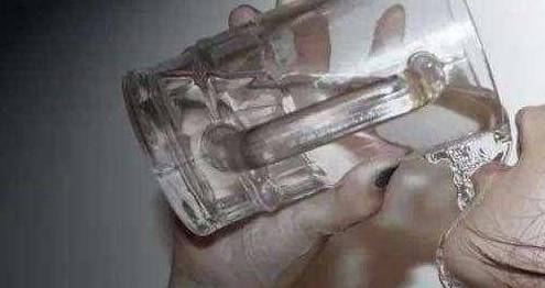 肾脏|男人45岁以后要注意:几个错误的喝水方式,都是对肾脏的伤害