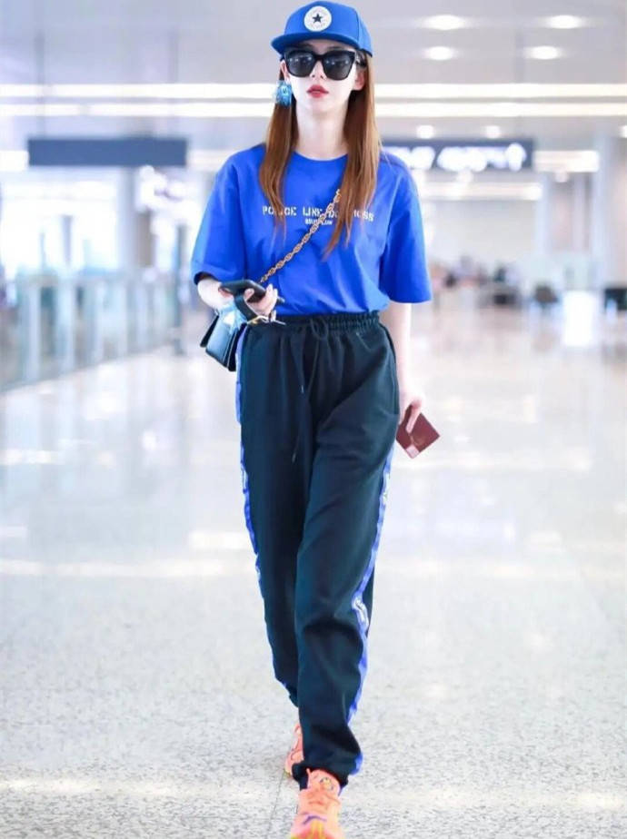 校服|“校服裤”也能穿出时髦？学女神陈数这样穿，减龄时髦值得借鉴