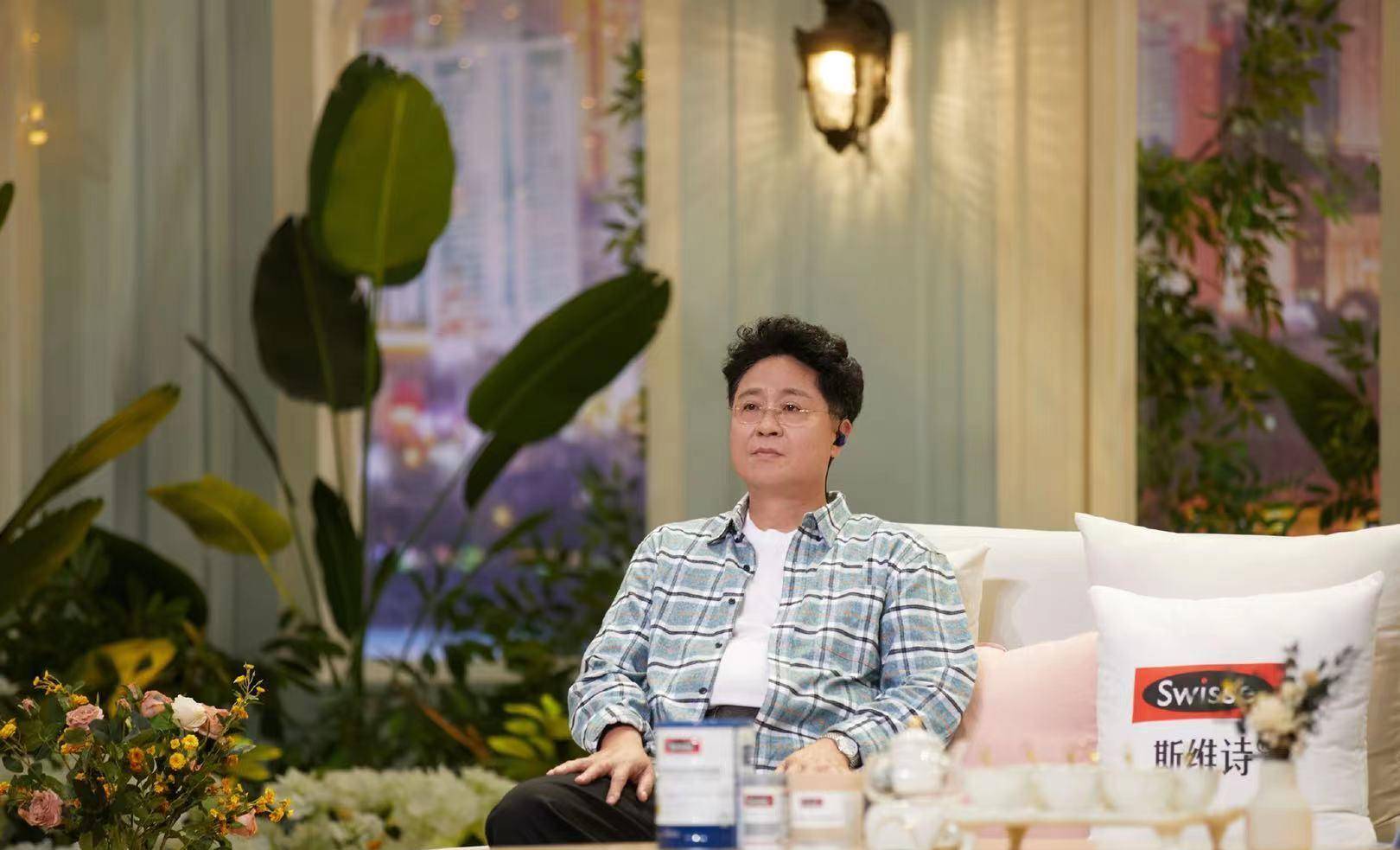 女主持|女主持与小5岁男星恋爱，父亲掩面痛哭不看好：还是男人最懂男人