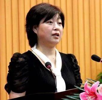 张利君,培华91届校友,迈科投资控股集团酒店管理部总经理.