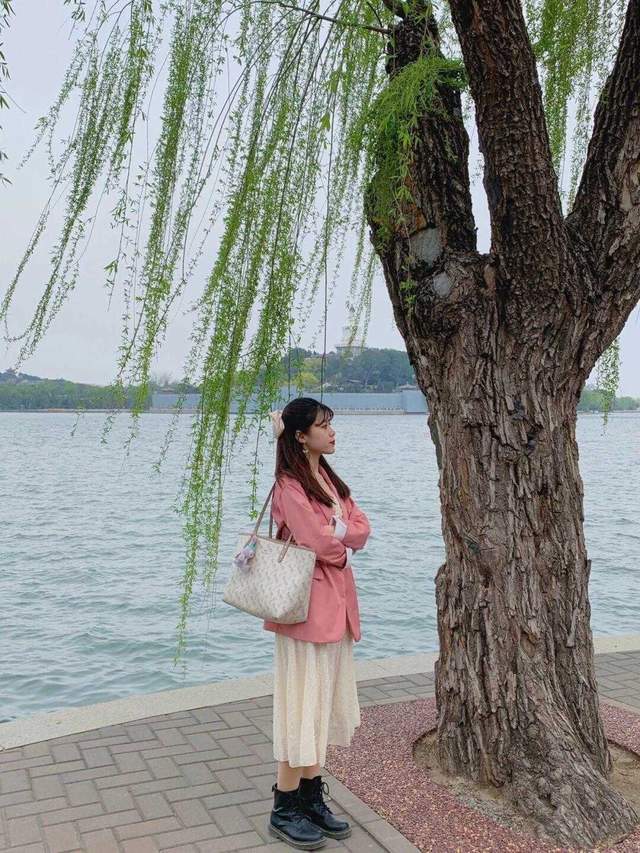 显得|气质女神衣橱里必备的衣服款式，西服和连衣裙，不光百搭还高级