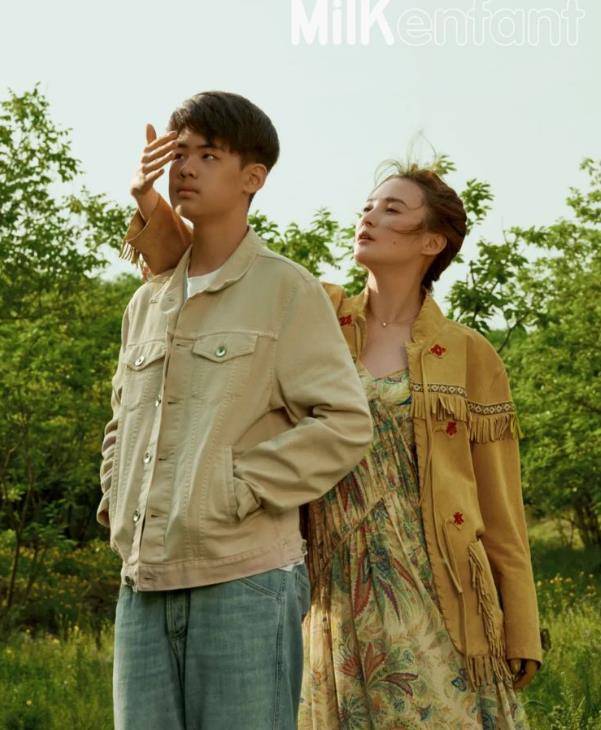 蒋勤勤|蒋勤勤与大儿子拍大片,皮肤白皙状态太年轻,14岁儿子颜值遭吐槽
