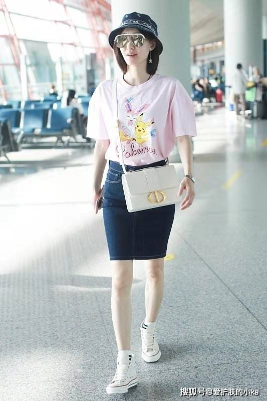 饱和度|36岁王丽坤不愧是素颜杀手，老爹衫配牛仔裤好清爽，不化妆照样美