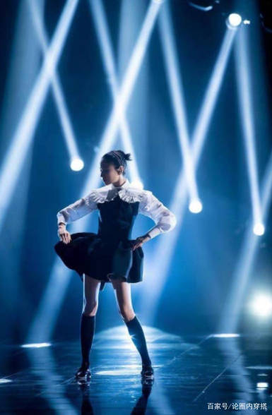 设计|董洁40岁还这么大胆,穿短裙秀身材曲线,不过依然少女感满满