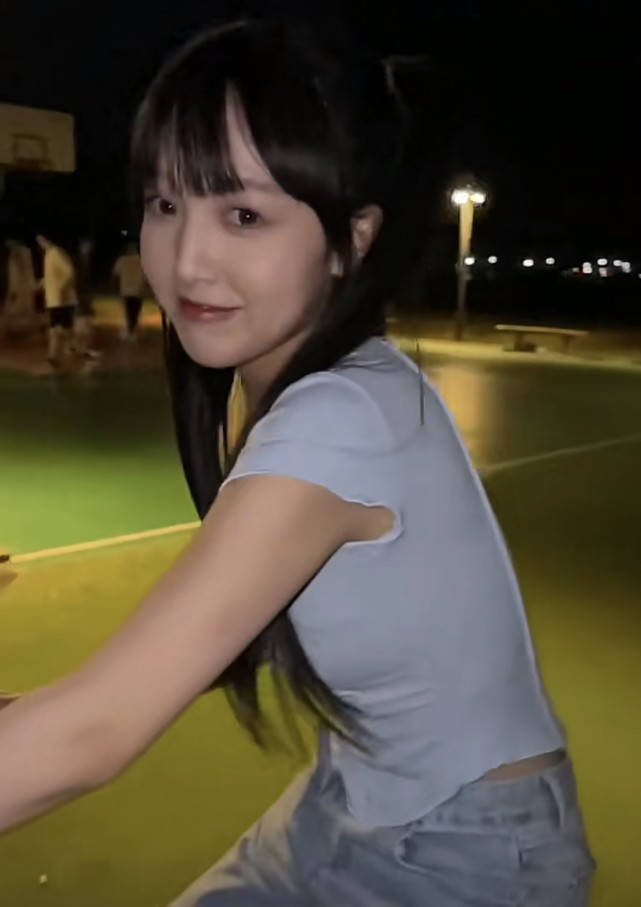 欧尼熊为了爱情控诉父母引热议同学曾爆料她人品不好学习成绩差