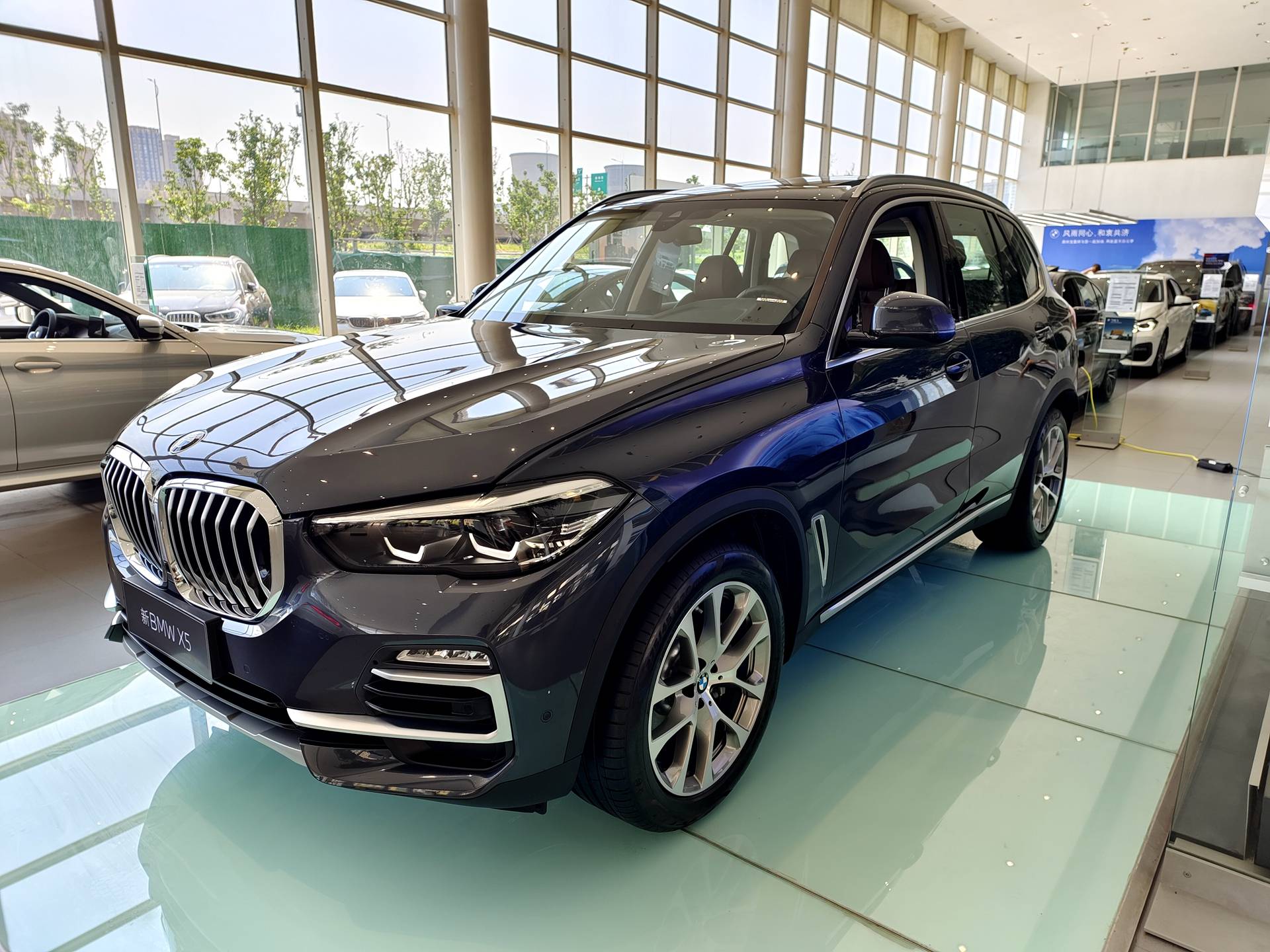 外形时尚大气 实拍宝马x5低配版 配置不算厚道