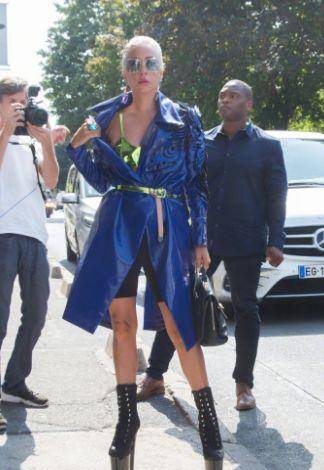Gaga|Lady Gaga终于丢掉了20cm的战靴和蛇皮袋紧身裙，好好穿衣很范儿