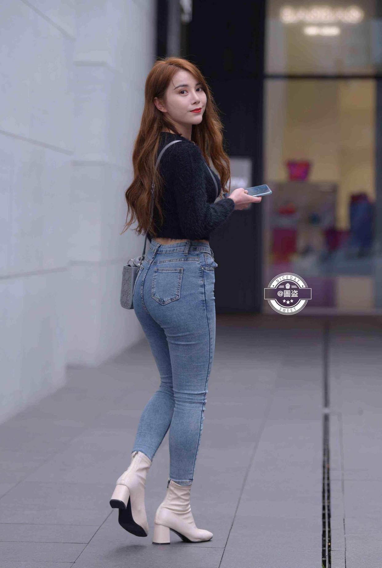 长度|身材修长的打底裤美女，容易让人挑花眼，走在街头