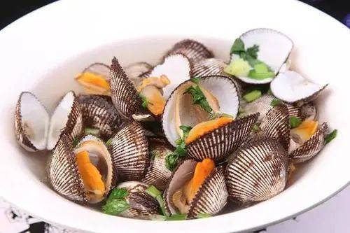 病毒|8岁男孩喝生奶后，发烧两个月：这6种食物宁肯扔掉，也不能生吃