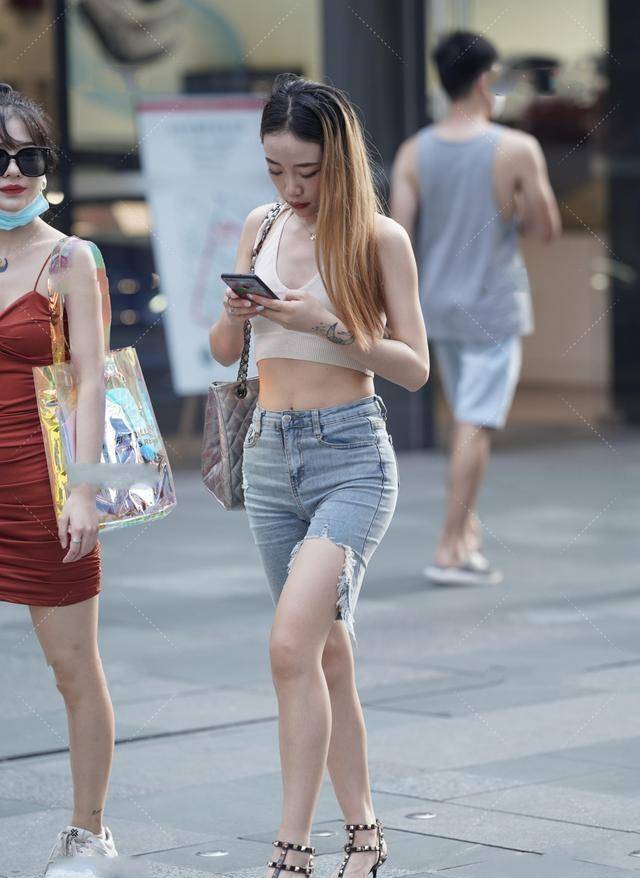 下半身|身材修长的打底裤美女，让着装造型远离廉价感，魅力十足