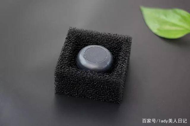 因为|26岁昆凌美背撩人，上万衣裙藏不住凹凸感，俩娃妈不简单