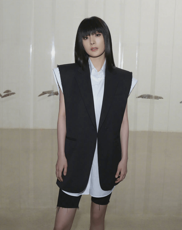 方脸|有种“整容”叫杨幂换刘海，瓜子脸秒变方脸，不料却意外显嫩