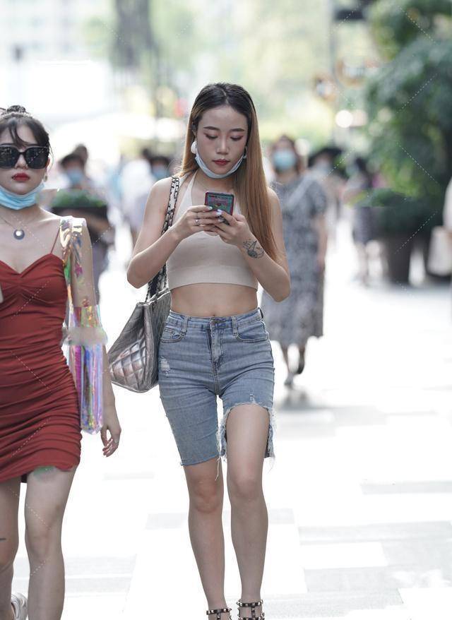 下半身|身材修长的打底裤美女，让着装造型远离廉价感，魅力十足
