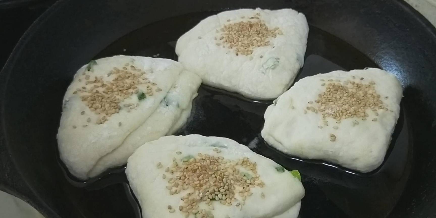 三角|早餐这样做太解馋了，不用揉面，外酥里软层次多，一顿3个吃不够