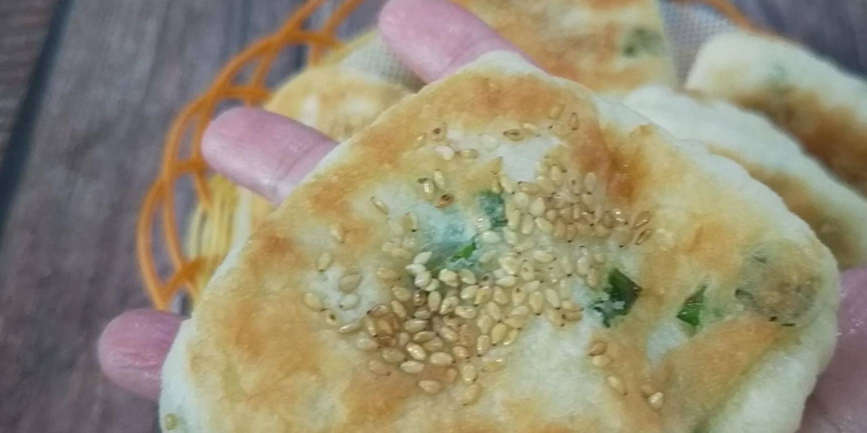 三角|早餐这样做太解馋了，不用揉面，外酥里软层次多，一顿3个吃不够