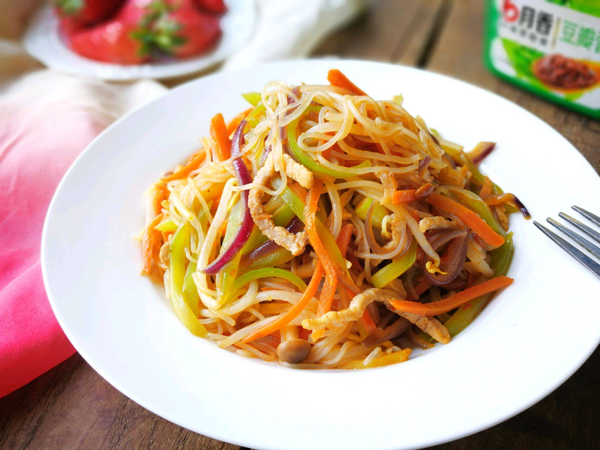 原创绿豆粉丝不仅可以煮着吃,炒着吃也很美味,非常下饭