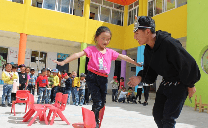 家长|幼儿园老师晒工资条吐槽工资低，网友看完炸开锅，对此评价不一