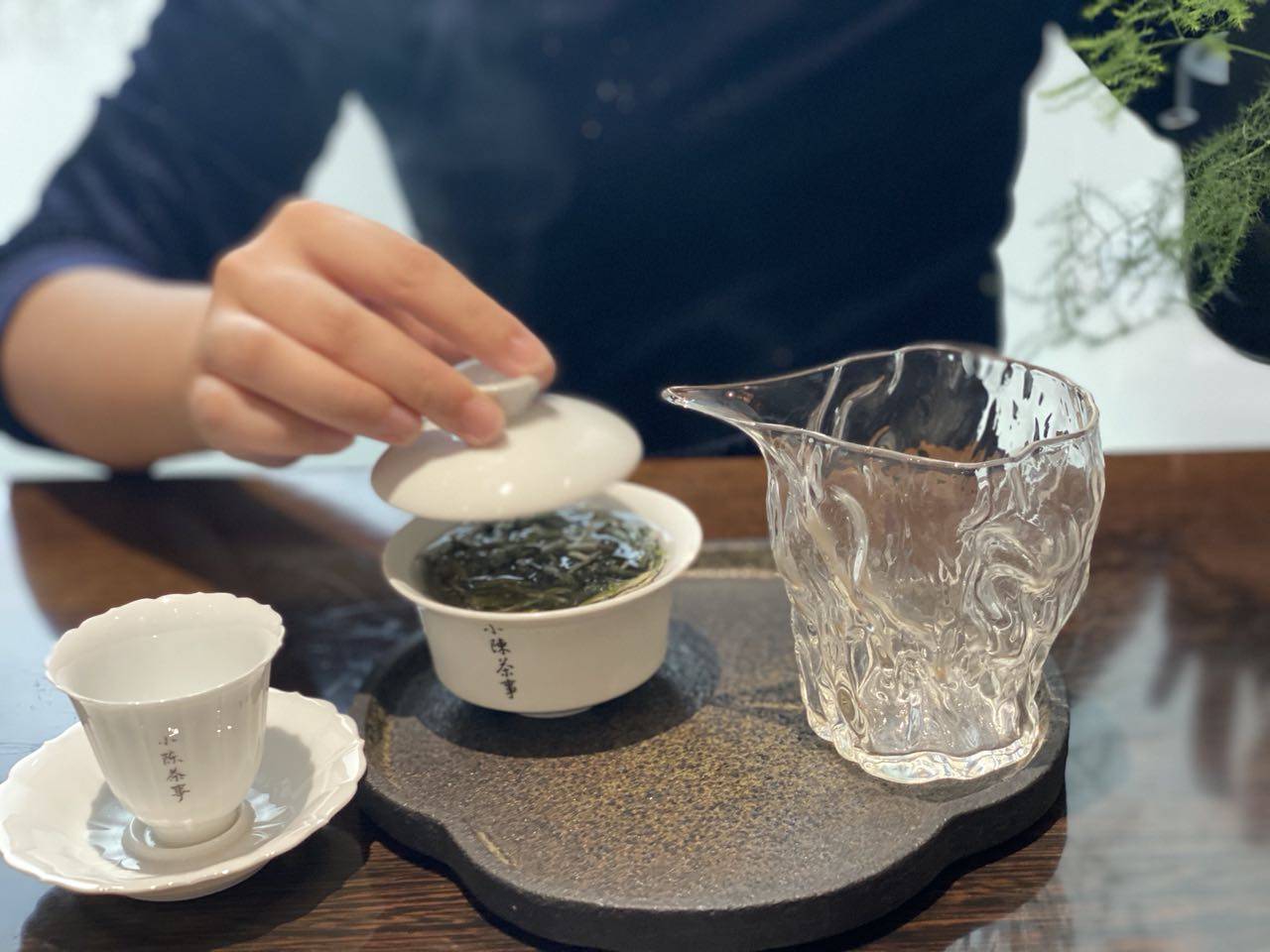 沸水|85℃热水与100℃沸水，哪个水温更适合白茶？你喝对了吗？