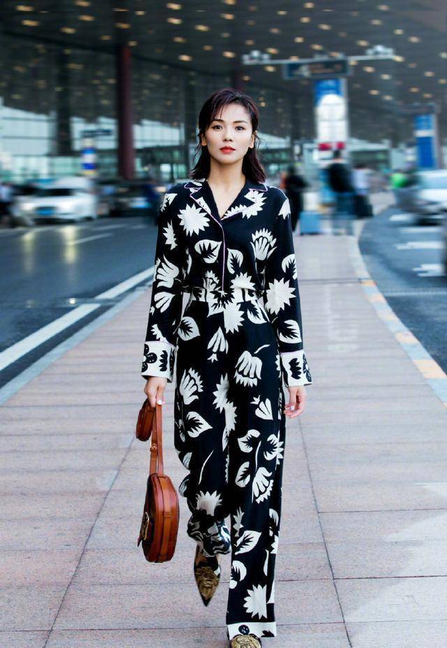 简风|最能掩盖身材缺点的单品，一件搞定全身搭配，腰线UP双腿无限延长