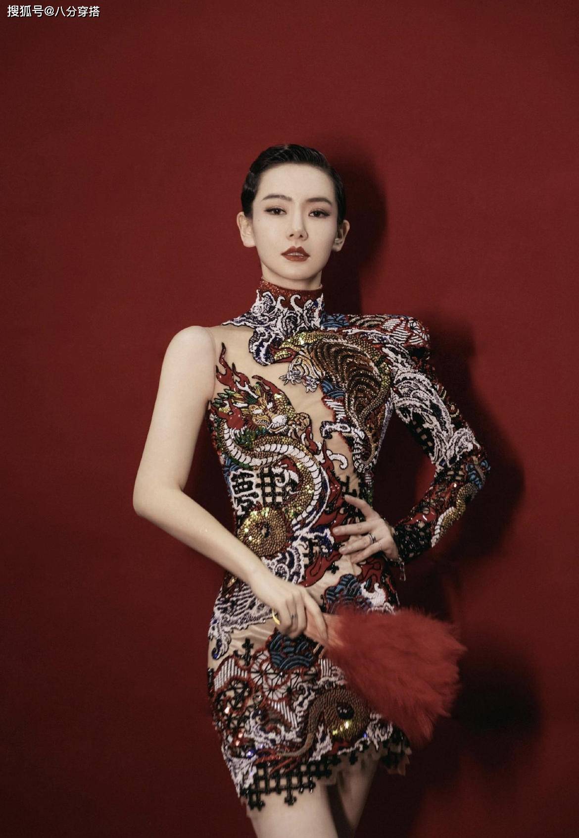 身材|罗霖穿出了“旗袍的精髓”，一袭紫色无袖旗袍古典温婉，曲线惊艳