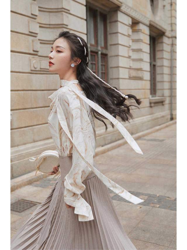 服装|谁说小个子想穿出气质很难？只有155cm的身高，穿上长裙显高显瘦