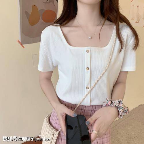 仙女|肩宽的小仙女这样穿搭不显肩宽还好看，快来看看这些穿衣秘诀吧！