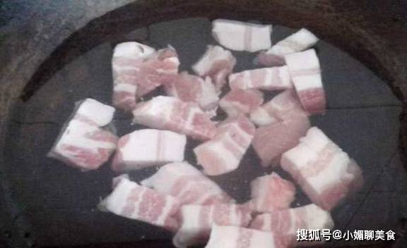 下锅|五花肉焯水时，万万不可直接下锅，记住这三点，肉质鲜嫩无腥味！