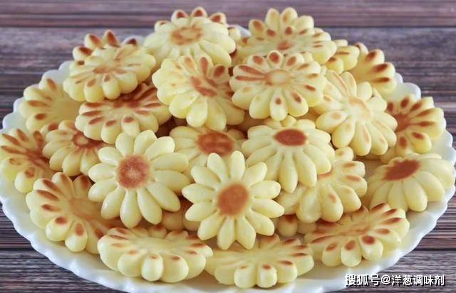 面团|两颗鸡蛋一碗面，给儿子做了无水无油小零食，暄软香甜，超级好吃