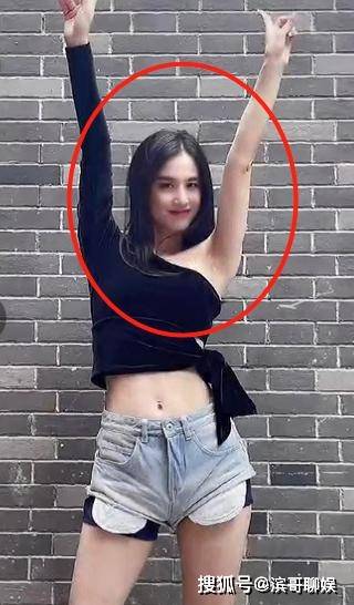 黄圣依|黄圣依高调晒热舞视频！大胆扭腰脐钉洞十分抢眼，肤白到挪不开眼