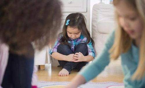 方法|孩子上幼儿园嚷着没人玩，父母可教孩子3招，帮孩子开启社交路