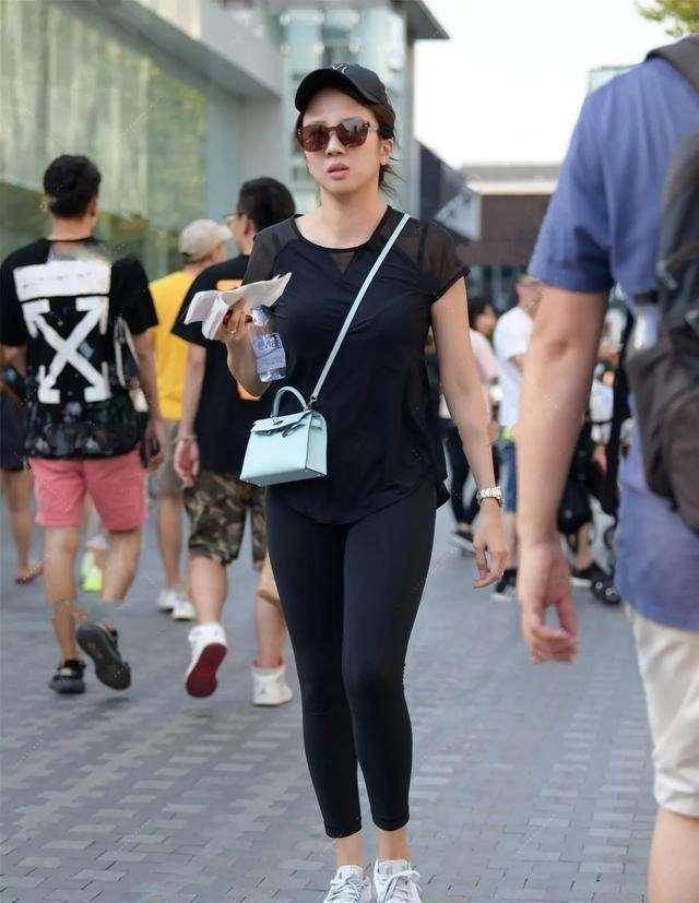 整体|高贵优雅的打底裤装扮更添清纯美感，显得腿长脚小，清爽甜美