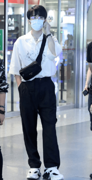张新成|新势力演员张新成,颜值俘获大批少女粉,这身材完全是衣架子