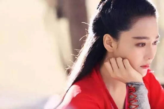 贾静雯|古装美人单手托腮什么样？李沁、唐嫣、贾静雯谁的造型最少女？