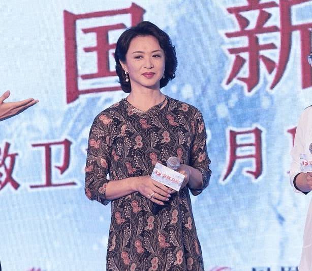 沧桑|金星老了更装，明明青筋凸起像个男人，偏要烫卷发穿漂亮裙子！