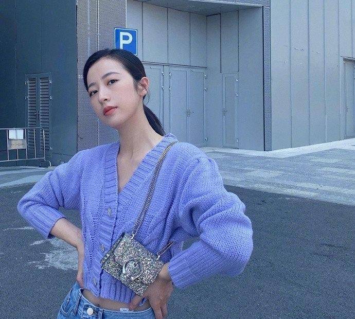 肚脐眼|甜辣女孩们的最爱，夏季爆款BM风露脐装，小蛮腰就要骄傲秀出来！