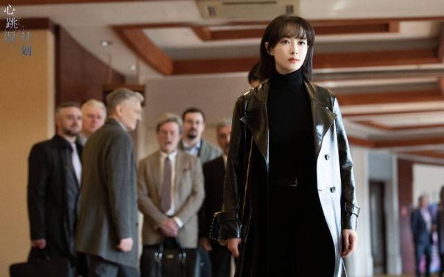 袁泉更|宋茜职场装比刘涛袁泉更火！穿紫色西装帅气十足，短发造型更霸气