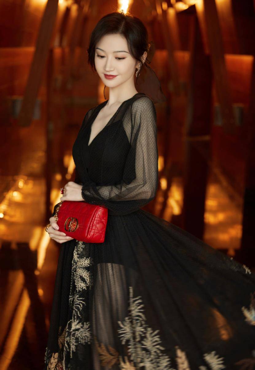 设计|难怪都说有气质的女人衣品不会太差！景甜这样穿搭，想难看都难