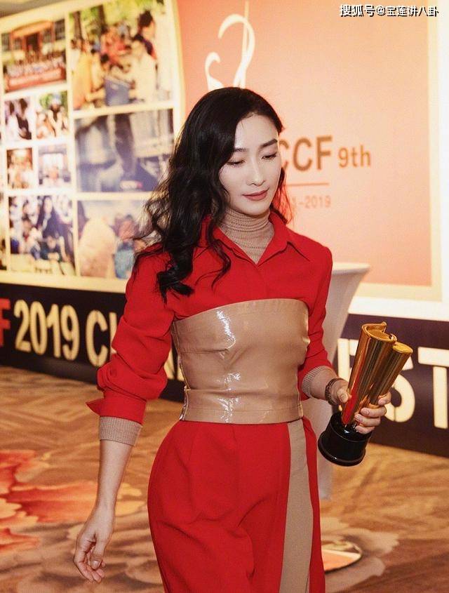 老公|“安陵容”是有多瘦？裙子里还能塞下厚毛衣，再套上腰封也很宽松