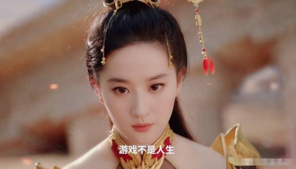 状态|刘亦菲素颜就餐被拍！与助理全程说说笑笑，大口吃喝被指太接地气